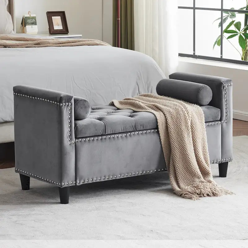 Banc de rangement capitonné boutonné en velours Queen avec accoudoirs et garniture cloutée