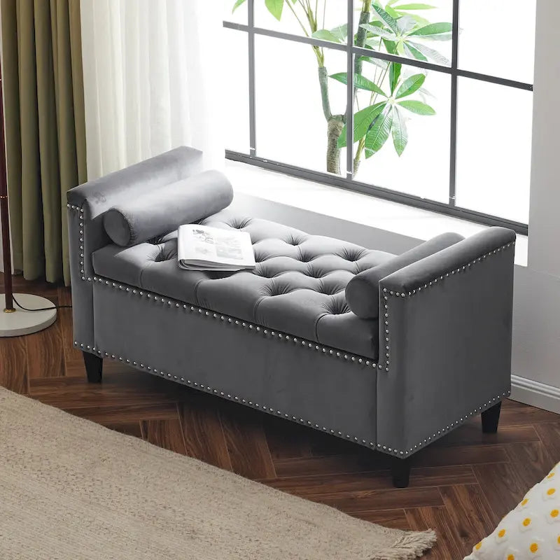 Banc de rangement capitonné boutonné en velours Queen avec accoudoirs et garniture cloutée