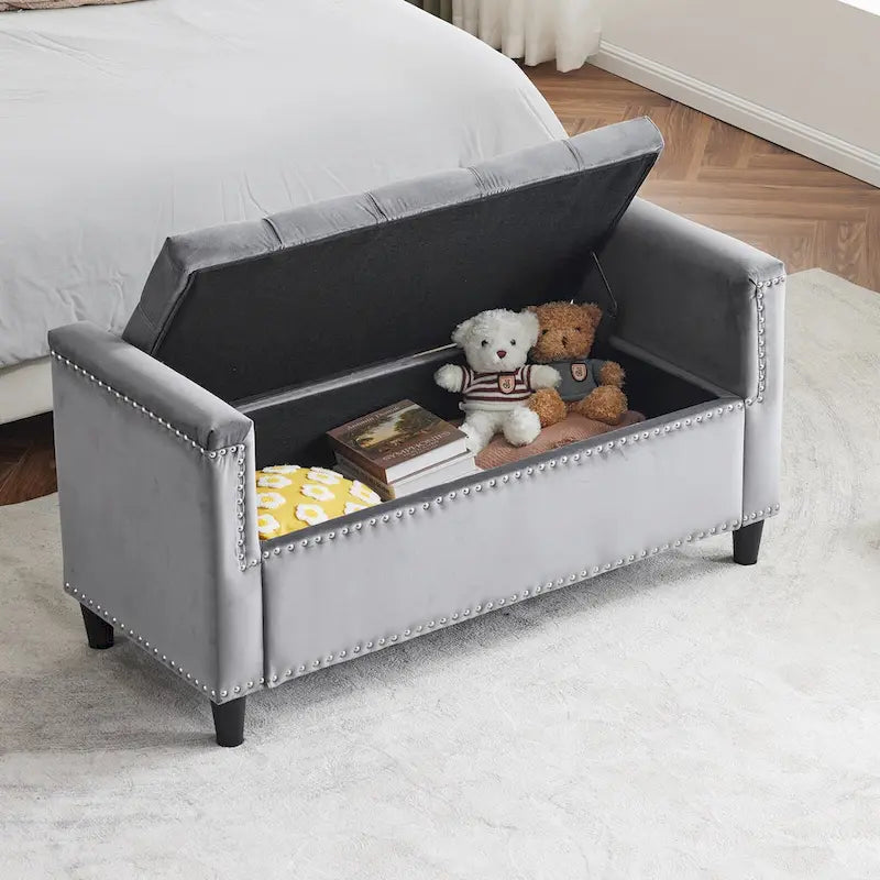 Banc de rangement capitonné boutonné en velours Queen avec accoudoirs et garniture cloutée